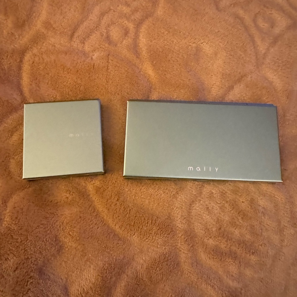 Bundle of Mally Beauty Eye-Enhancing Fashion Duo and Single Powder Eye Shadow - Picture 3 of 4